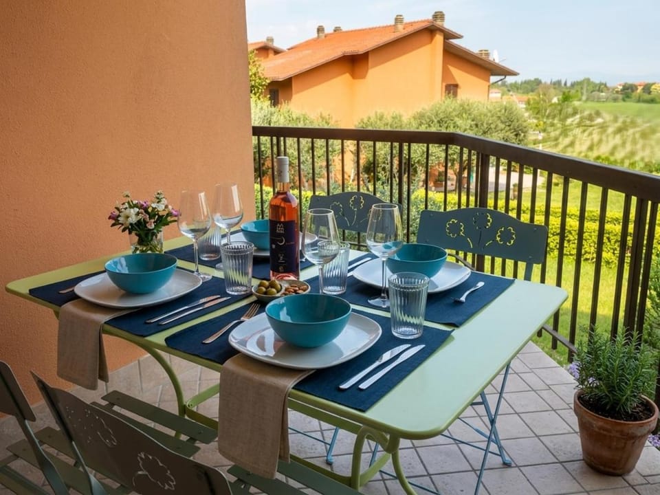 Property building, Summer, Balcony/Terrace, Balcony/Terrace, Lunch, Sunrise, Sunset