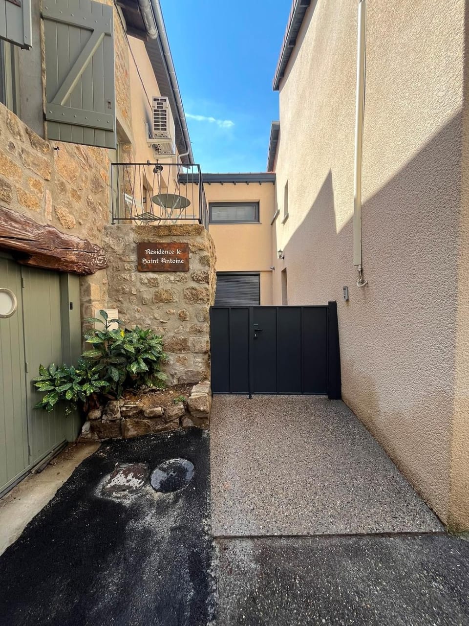 Le Rococo f2 climatisé plein centre Apartment in Auvergne-Rhône-Alpes