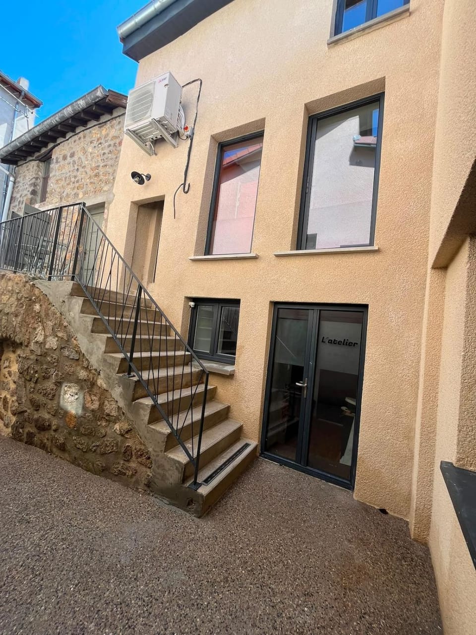 Le Rococo f2 climatisé plein centre Apartment in Auvergne-Rhône-Alpes