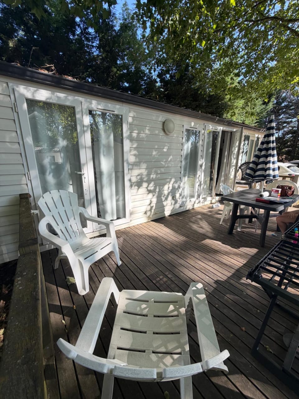 Property building, Patio, Day, Balcony/Terrace, Dining area