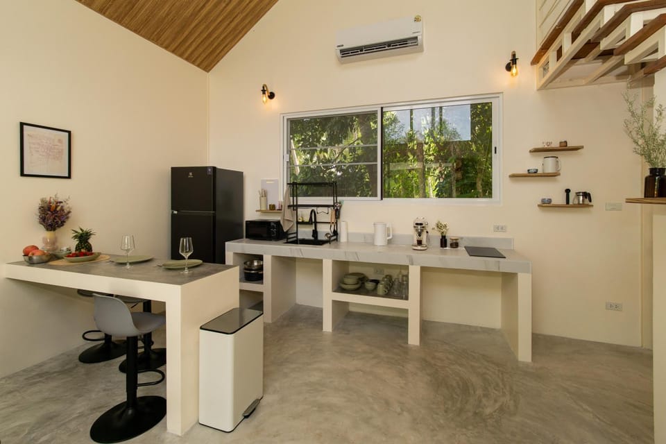 Kitchen or kitchenette, air conditioner