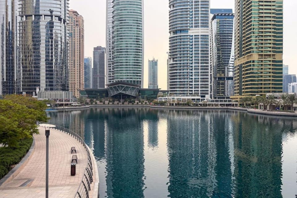 FIRST CLASS Studio Cozy JLT Escape Near Metro Apartment in Dubai