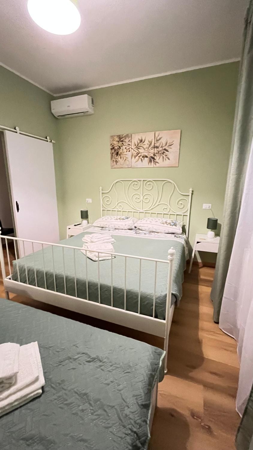 Bed, Bedroom, air conditioner