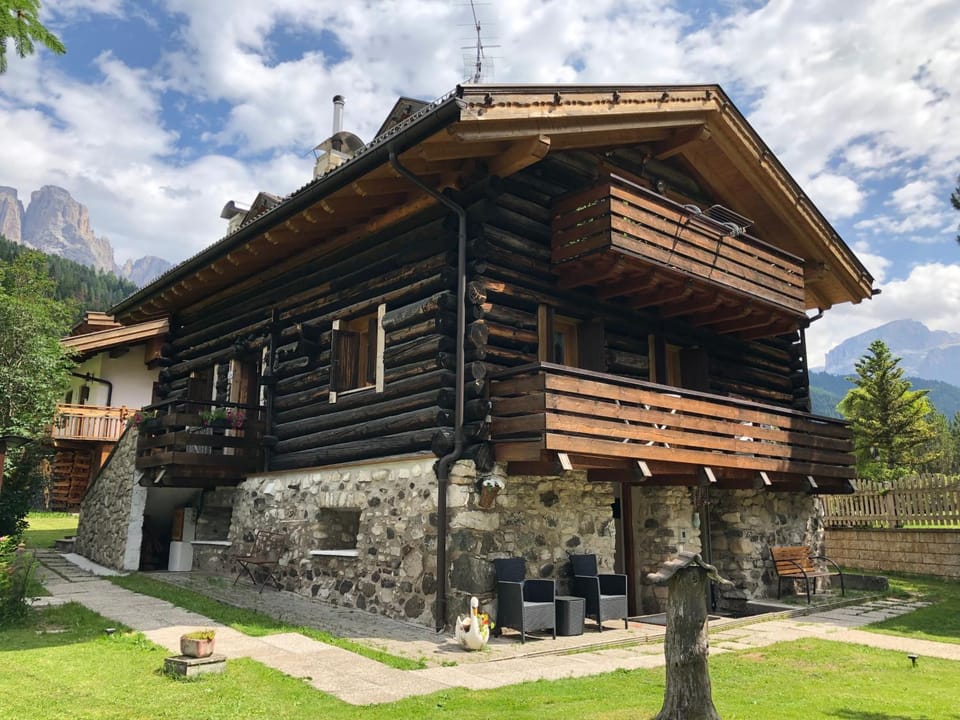 Property building, Summer, Mountain view