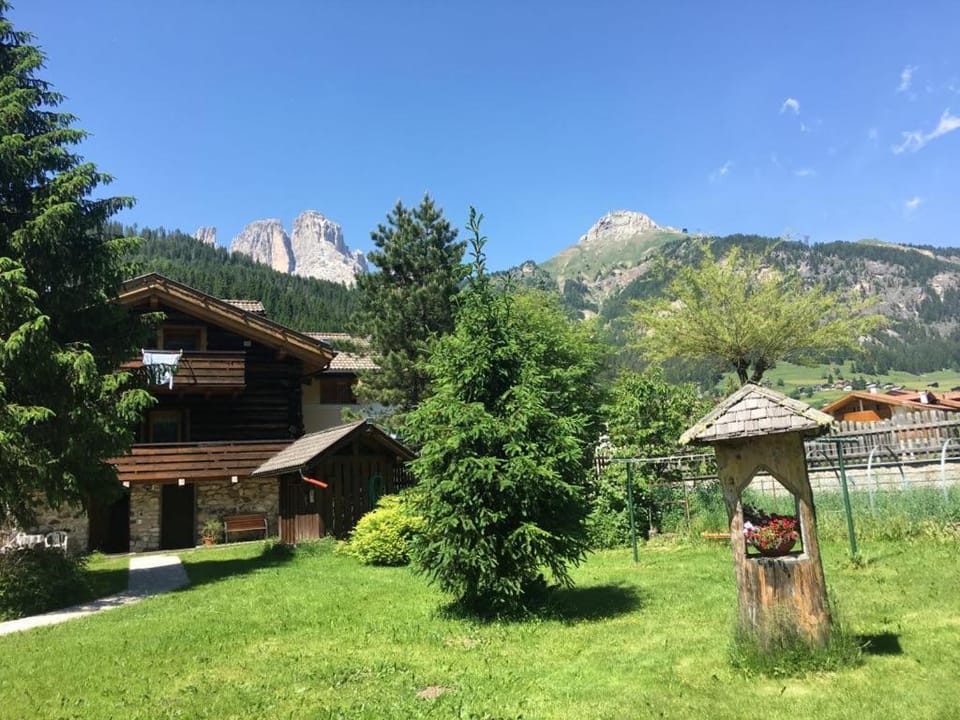Property building, Summer, Garden, Mountain view