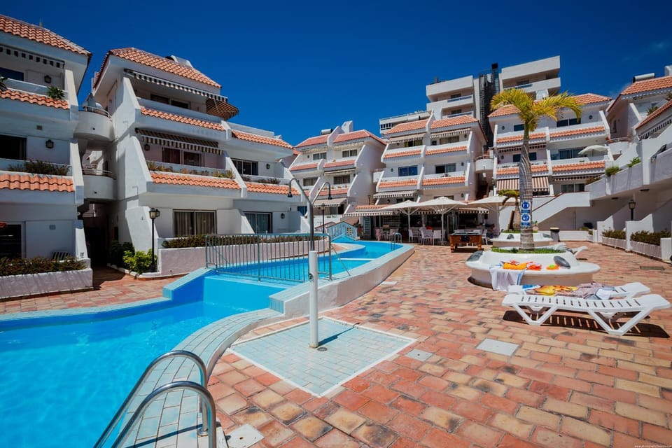 Property building, Pool view