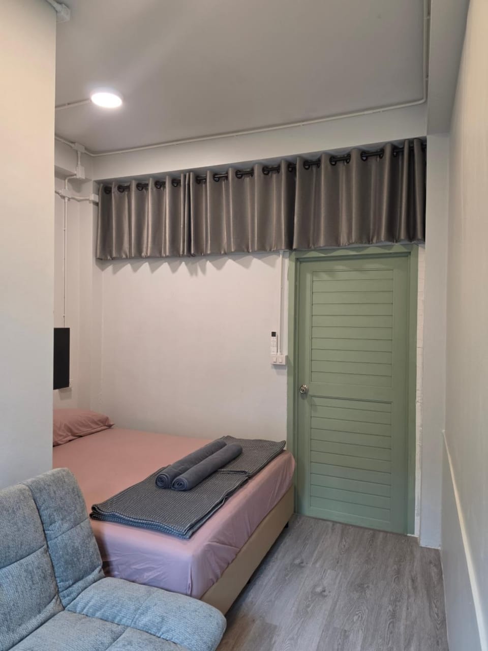 Bed, Living room, Seating area, Bedroom