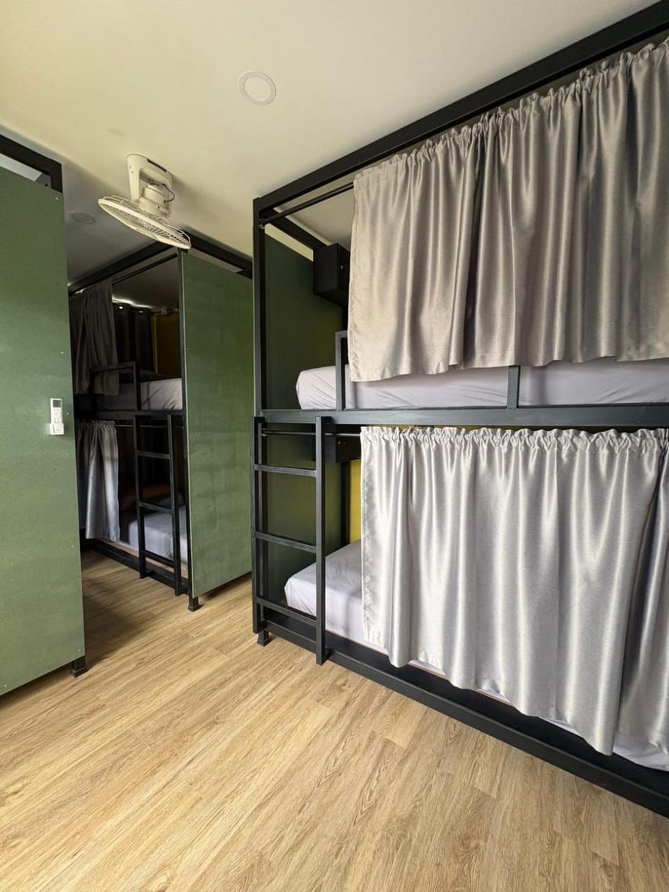 Bed, Photo of the whole room, Bedroom, bunk bed, air conditioner