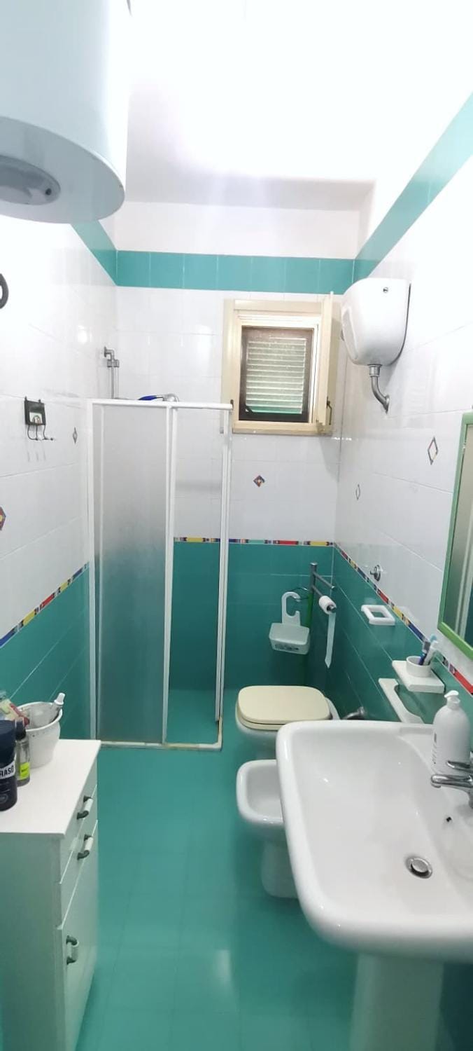 Shower, Toilet, Bathroom, bidet, towels