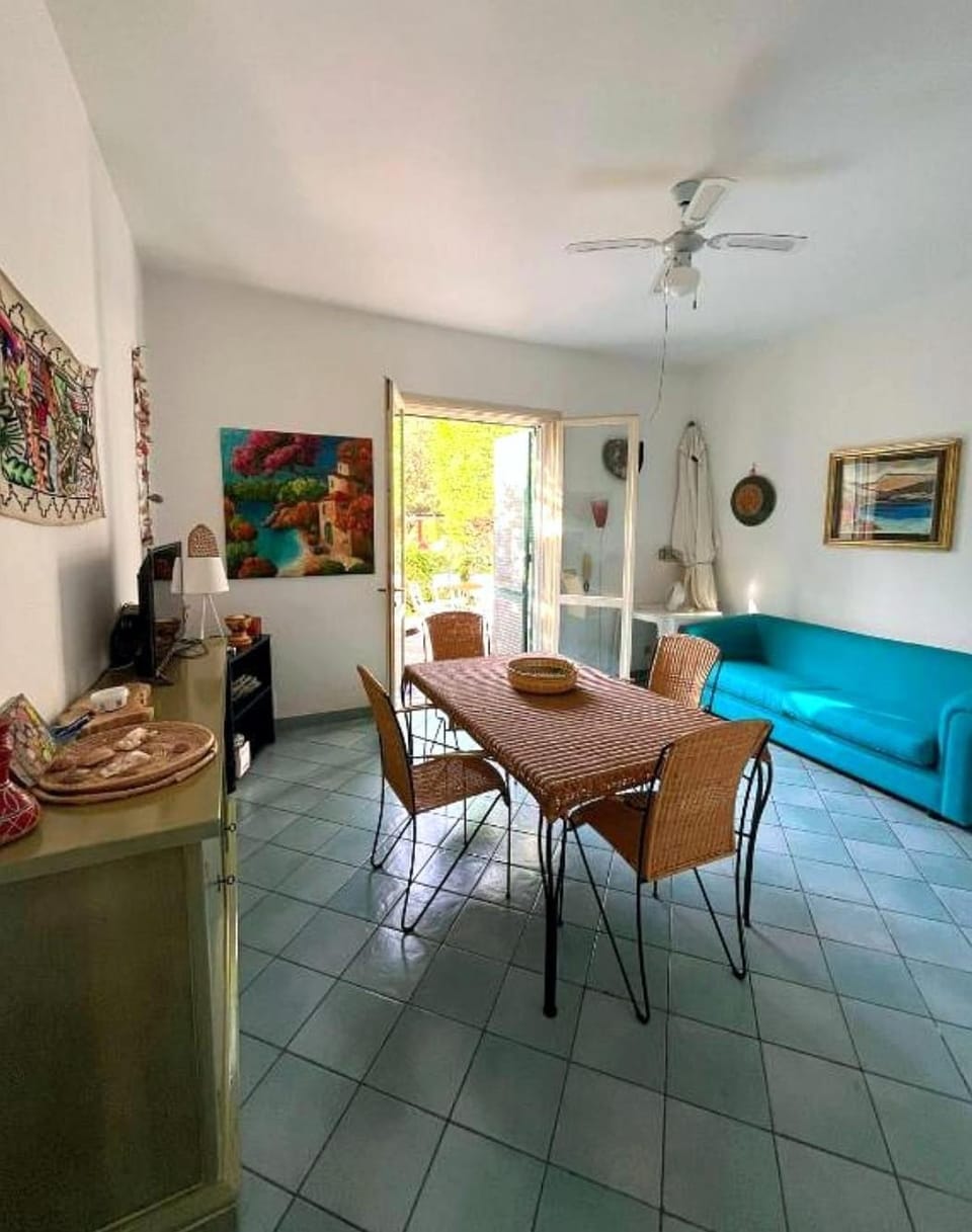 Bed, Living room, Seating area