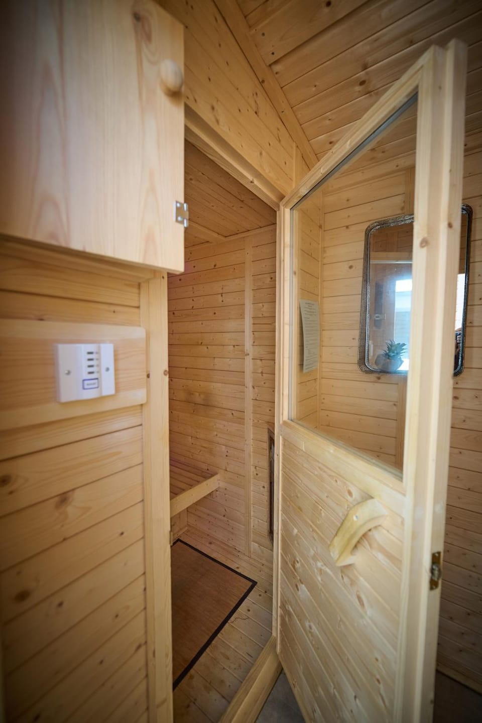 Humbleton Barn Wellness Stays - Full Private Gym - Infrared Sauna - Hot Tub - Personal training Villa in Derby