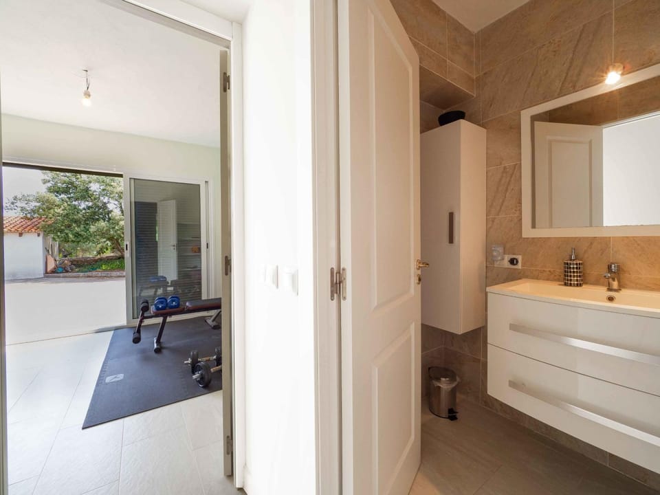 Villa Avrelia Spacious 4-bedroom country house with private saltwater pool, gym, large private garden, mountain views, 15 min from Palma Airport Villa in Pla de Mallorca