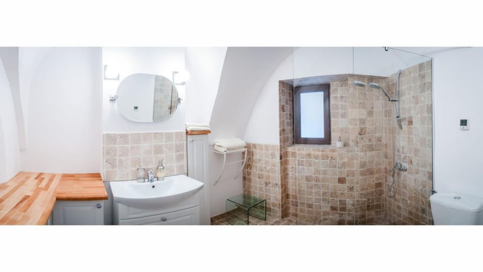 Shower, Toilet, Property building, Bathroom, Photo of the whole room