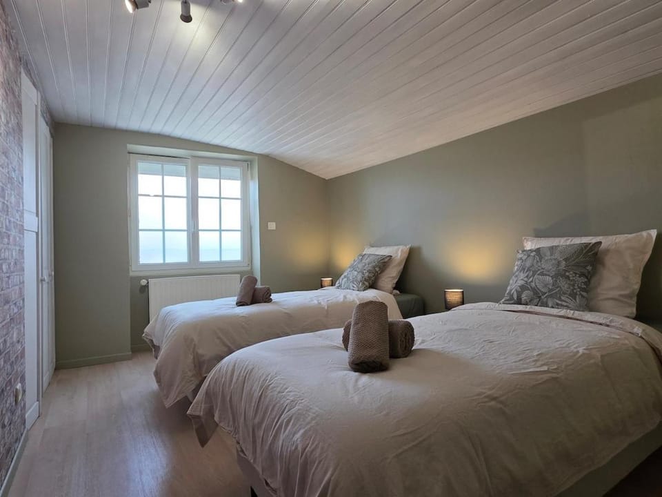 Ô Nid d'Hirondelle maison conviviale en pierres avec préau d'été House in Pays de la Loire