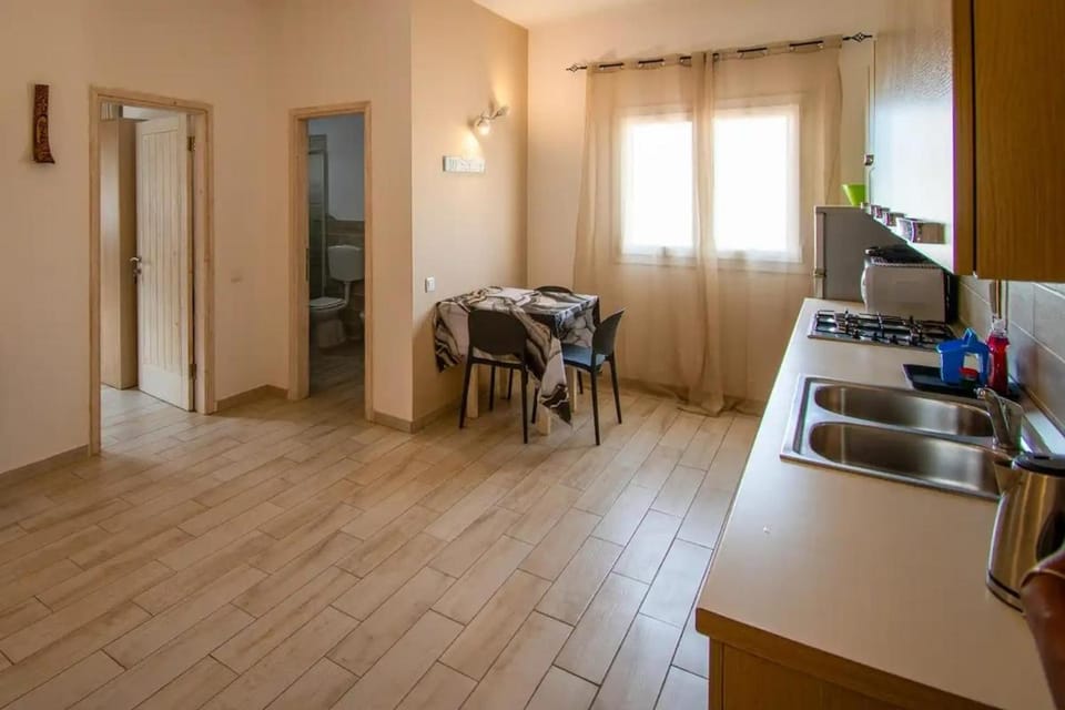 Kitchen or kitchenette, Dining area, stove