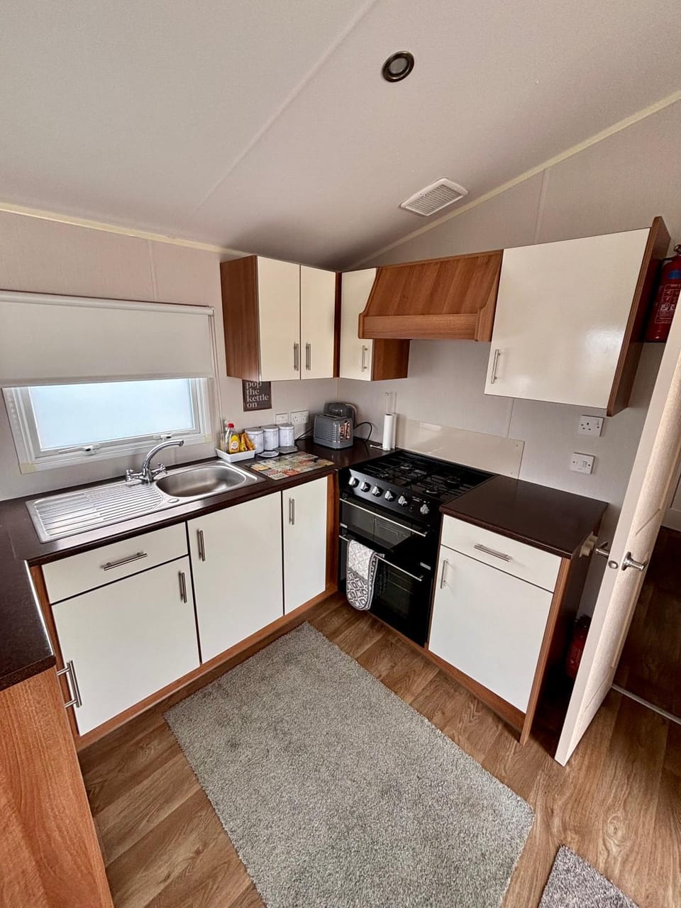 Kitchen or kitchenette, oven