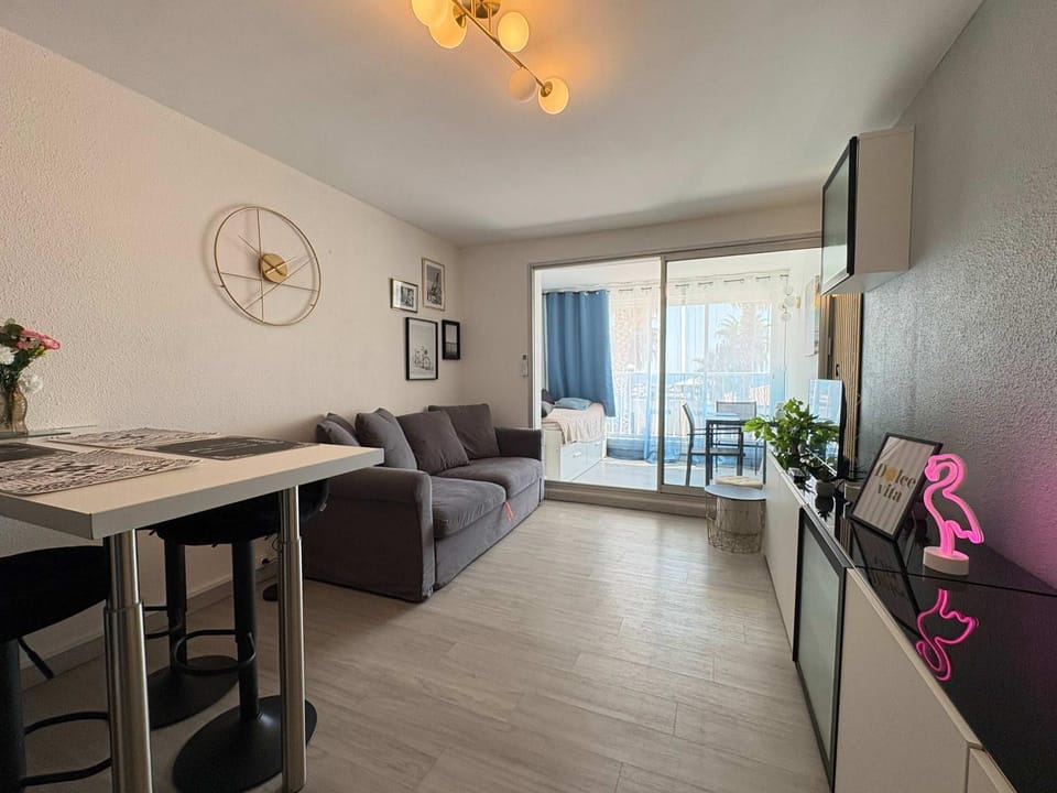 Cozy Seafront Studio on the Mediterranean Apartment in Agde
