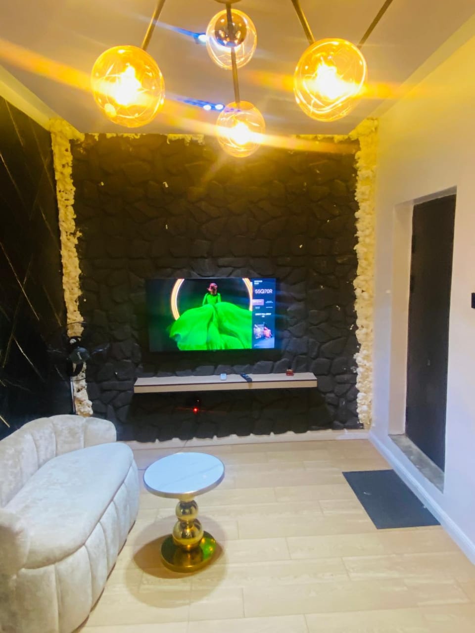 Phoenix Shortlet Apartment Nature lodge in Lagos