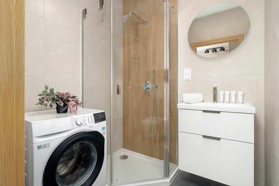 Shower, Bathroom, towels, washing machine