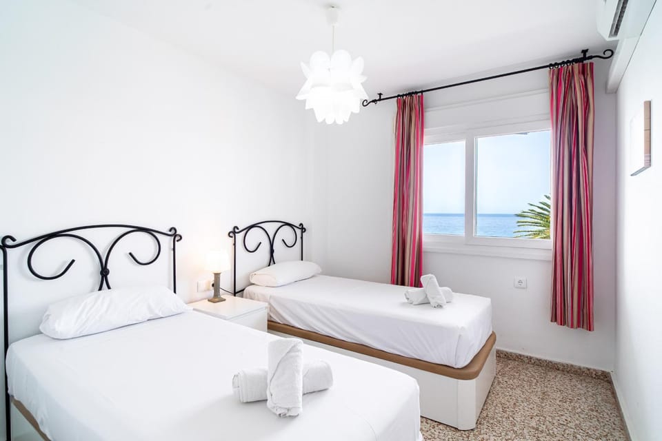 Bed, Photo of the whole room, Bedroom, Sea view