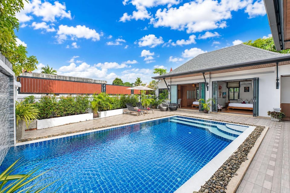 Property building, Day, Garden, Garden view, Pool view, Swimming pool, Swimming pool, sunbed