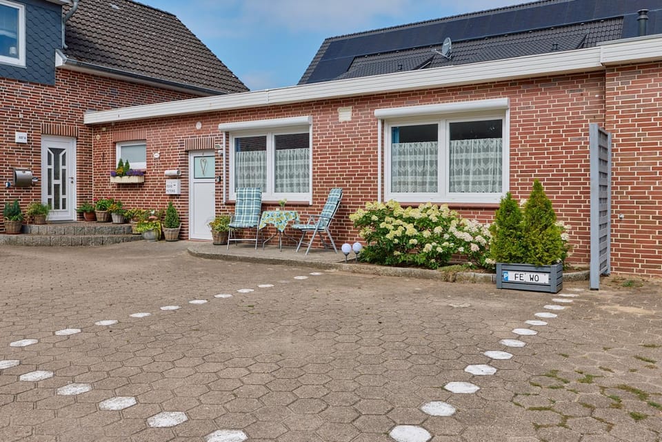 Property building, Balcony/Terrace, Parking