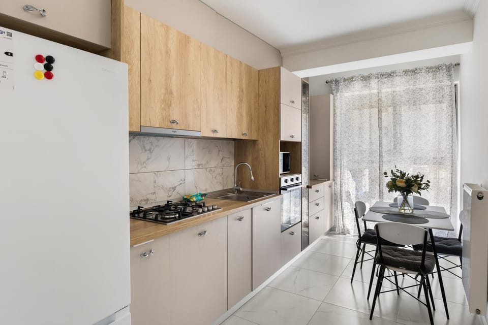 Kitchen or kitchenette, Dining area, stove