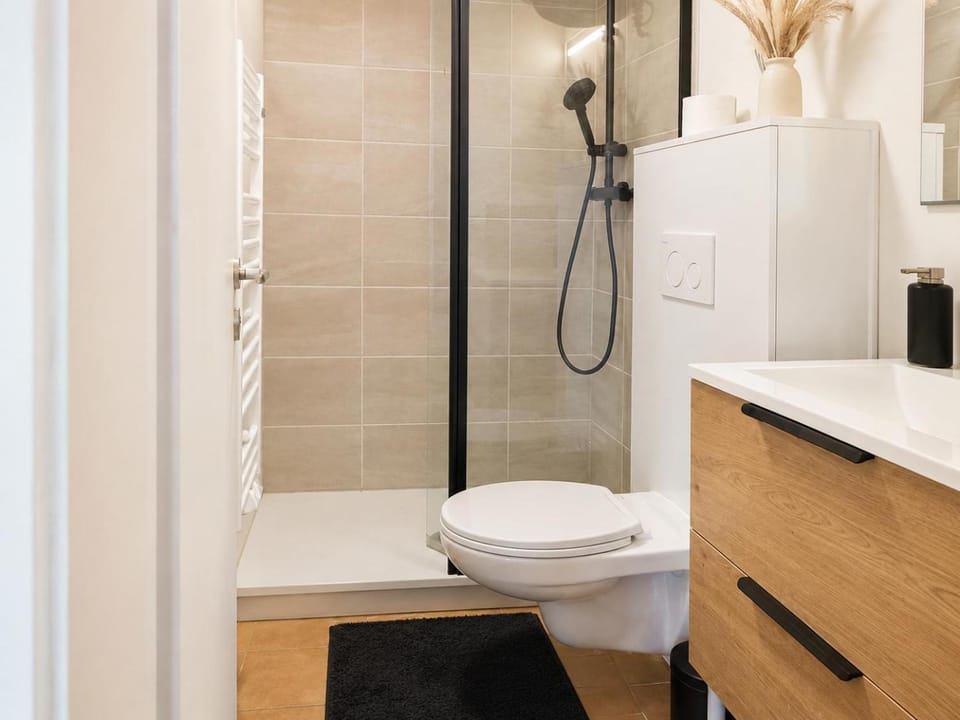 Shower, Toilet, Bathroom