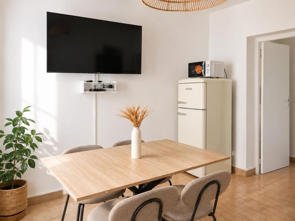 TV and multimedia, Dining area