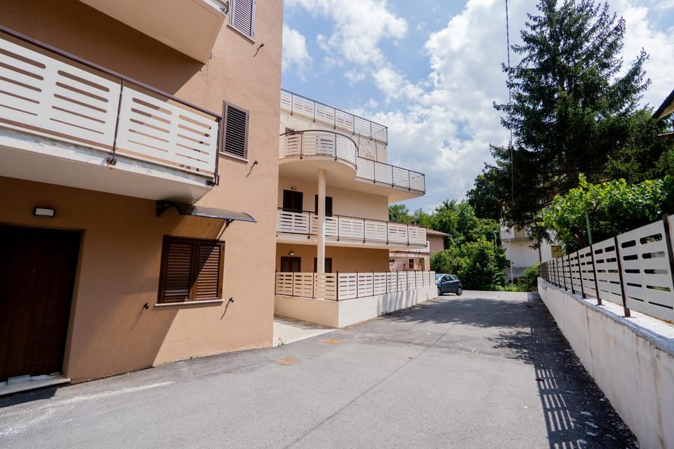 Neighbourhood, Street view