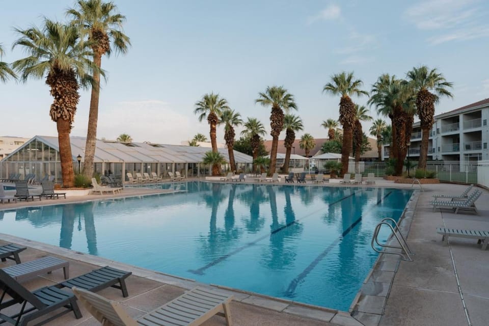 (Las Palmas Luxury with Pools and Water Slides House in St George