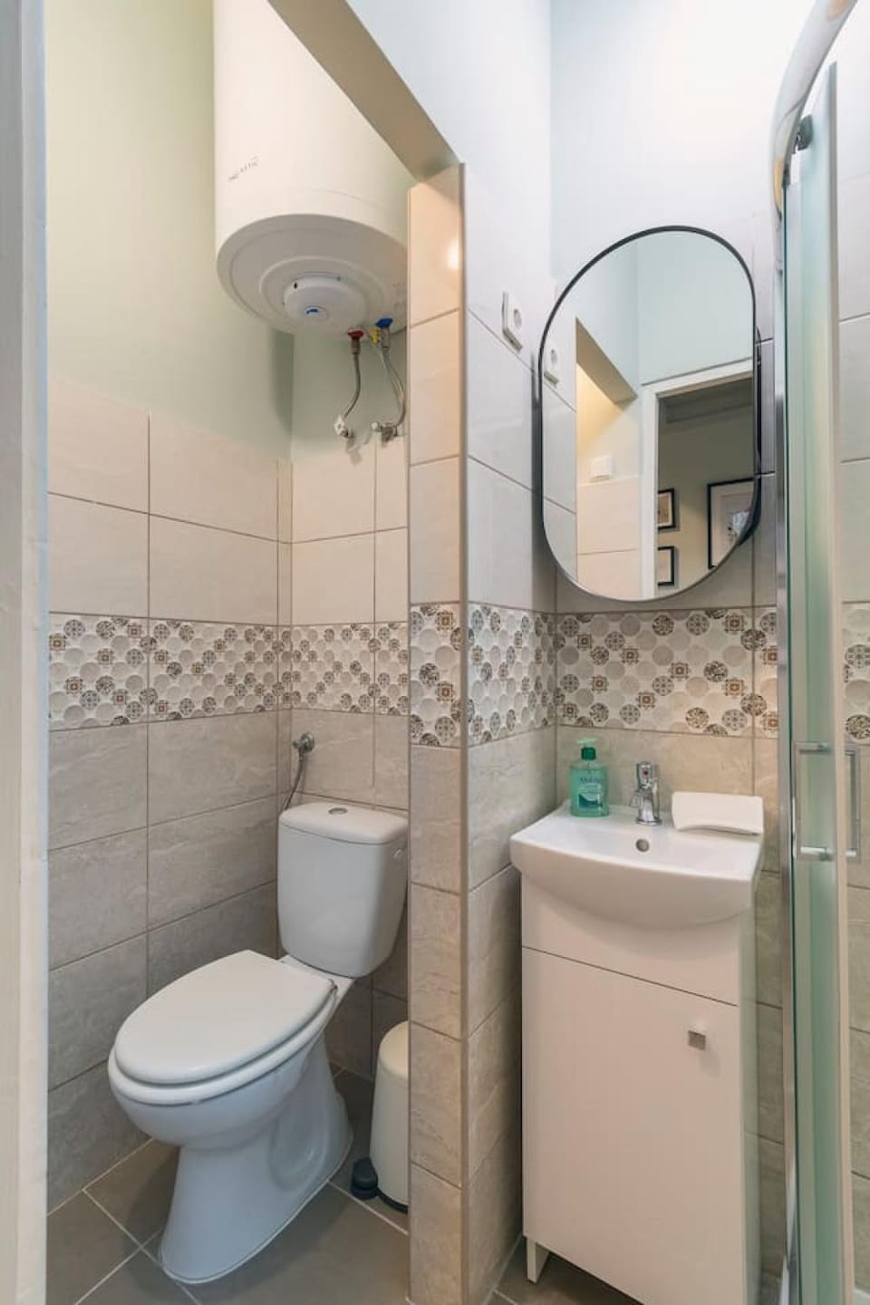 Shower, Toilet, Bathroom, towels