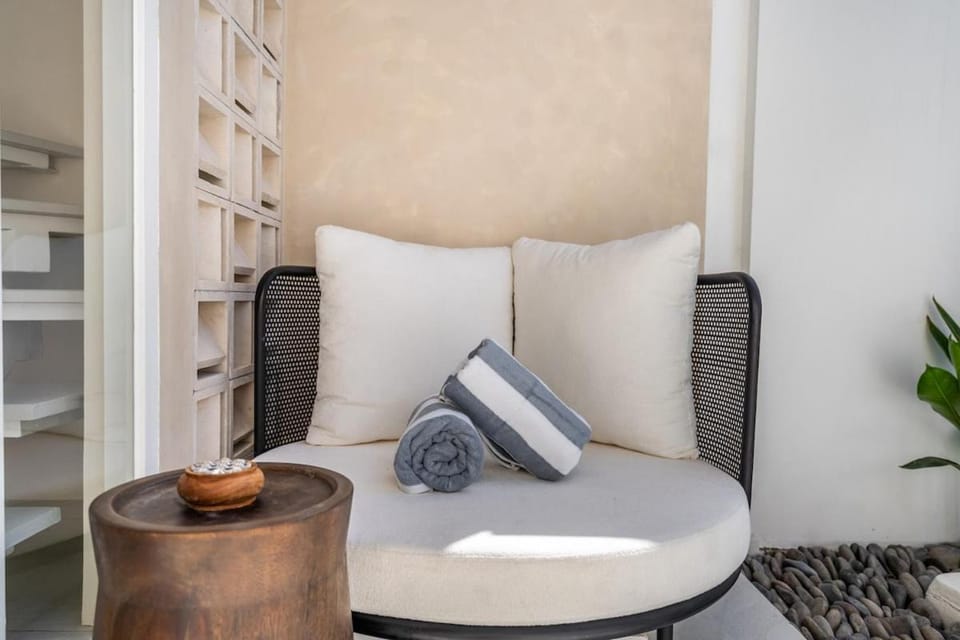 Seating area, sunbed