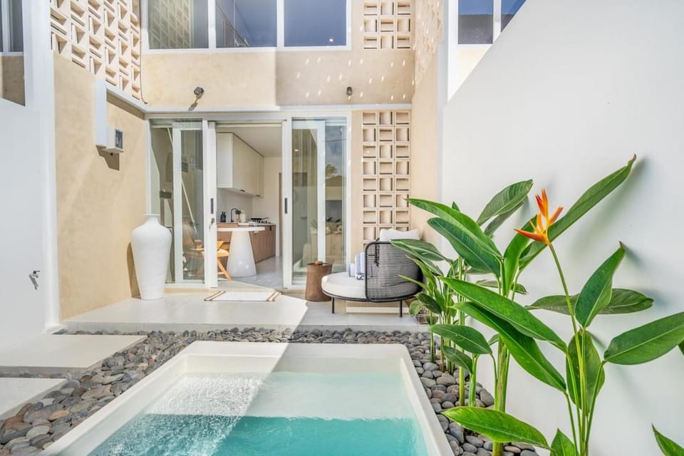 Patio, Balcony/Terrace, Pool view, Swimming pool, sunbed