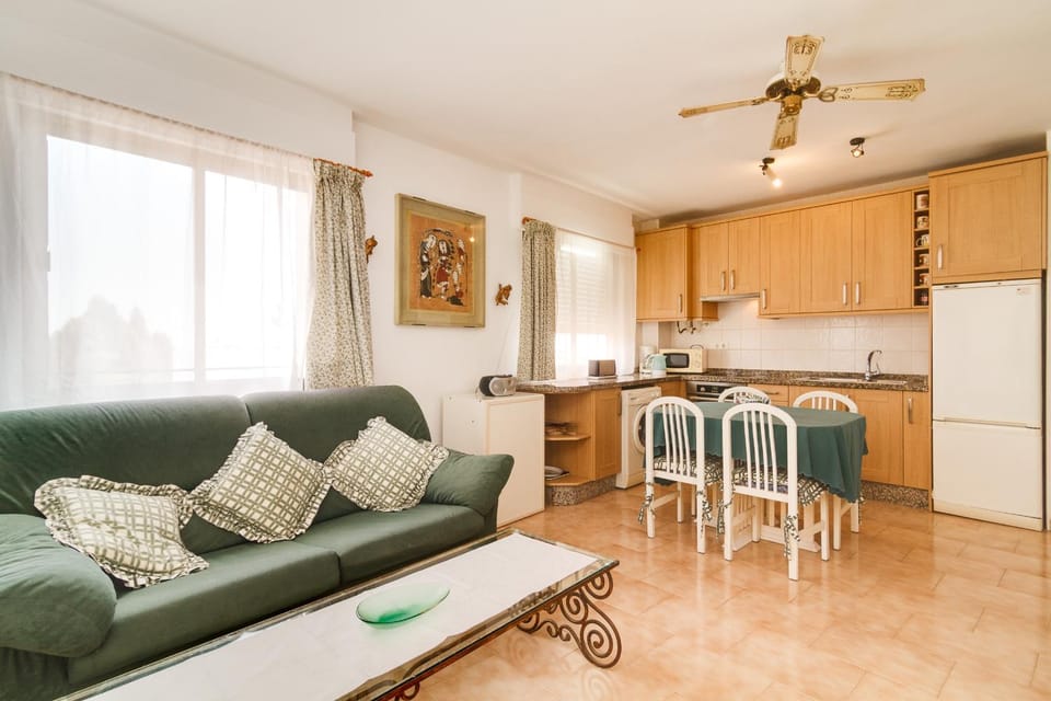 Kitchen or kitchenette, Living room, Dining area