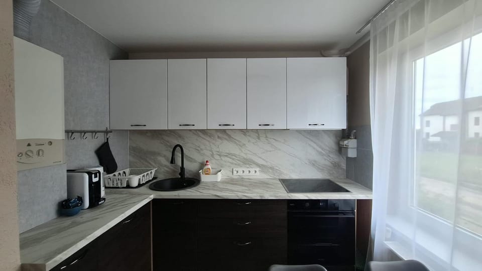 Coffee/tea facilities, Kitchen or kitchenette, stove, toaster