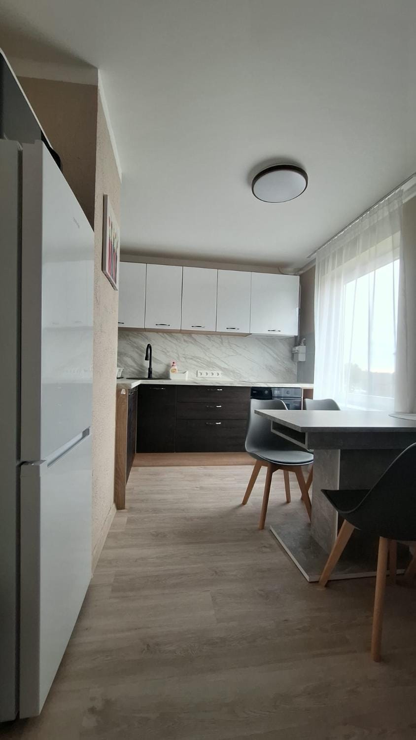 Kitchen or kitchenette, microwave, oven, stove