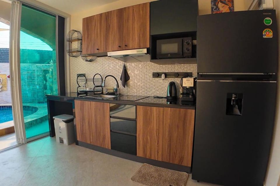 Kitchen or kitchenette, Kitchen or kitchenette