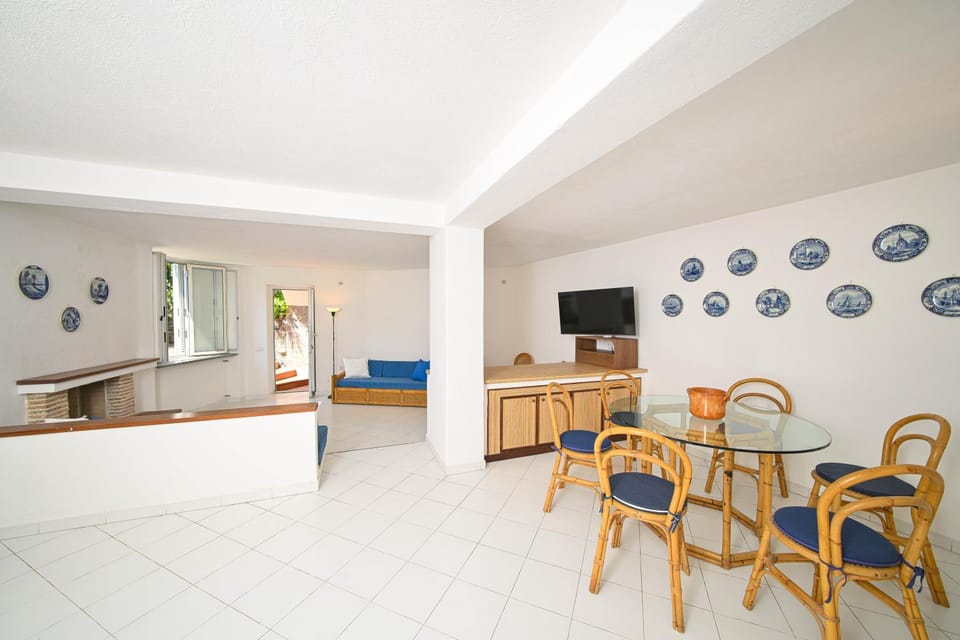 TV and multimedia, Living room, Dining area