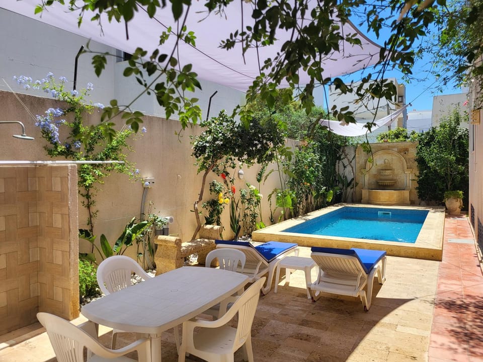 Swimming pool, sunbed