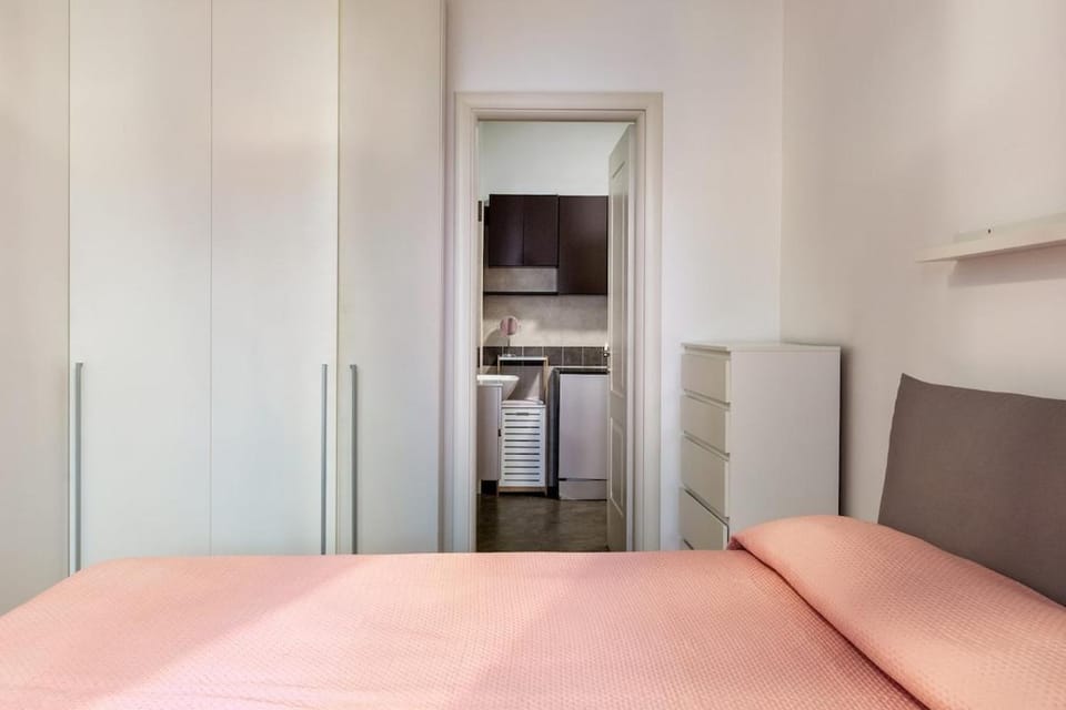 Ground Floor Patio near Vatican, 2 Bed 2 Bath Apartment in Rome