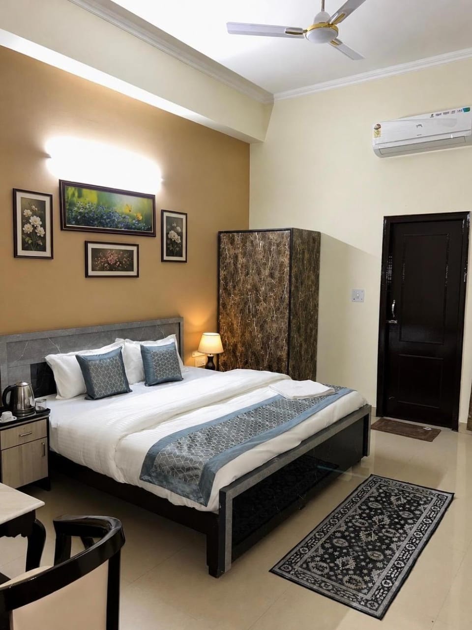 Hotel Lotus Inn Hotel in Noida