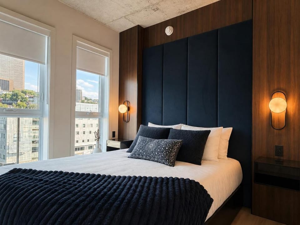 Signature condo Rooftop pool & BBQ terrace Apartment in Quebec City