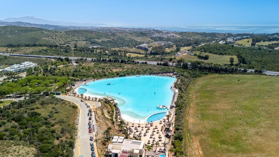 Day, Swimming pool