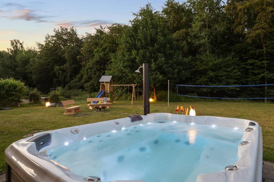 Garden, Hot Tub, Hot Tub