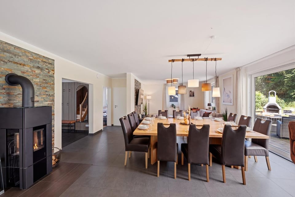 Seating area, Dining area