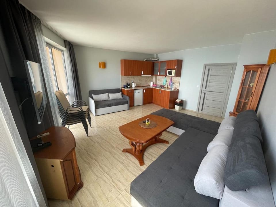 Bed, Kitchen or kitchenette, Living room, Photo of the whole room, Dining area, Bedroom, stove