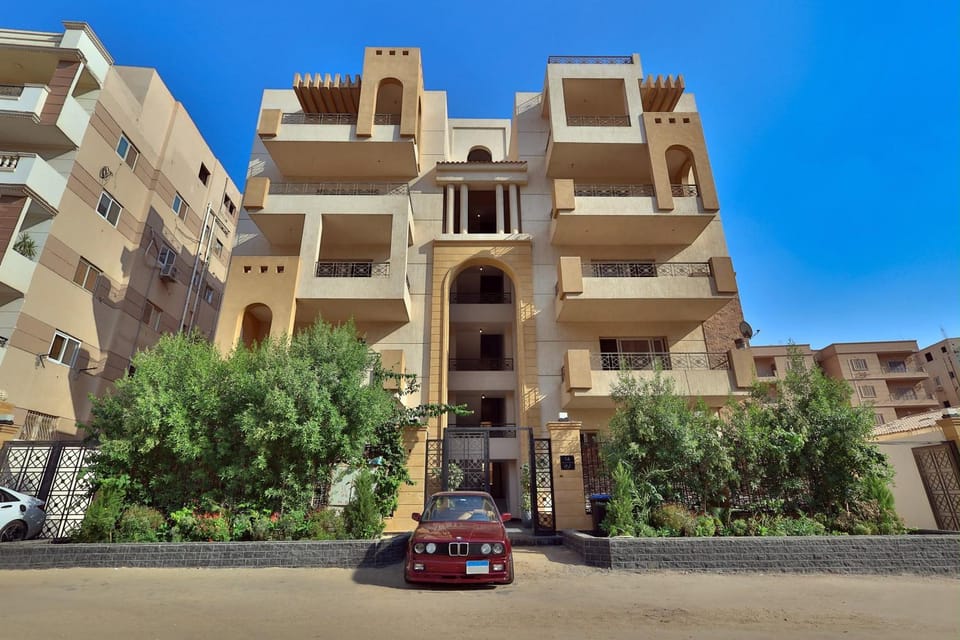 New Cairo Chic Studio on 90 South Road & EDNC& AUC Apartment in New Cairo City