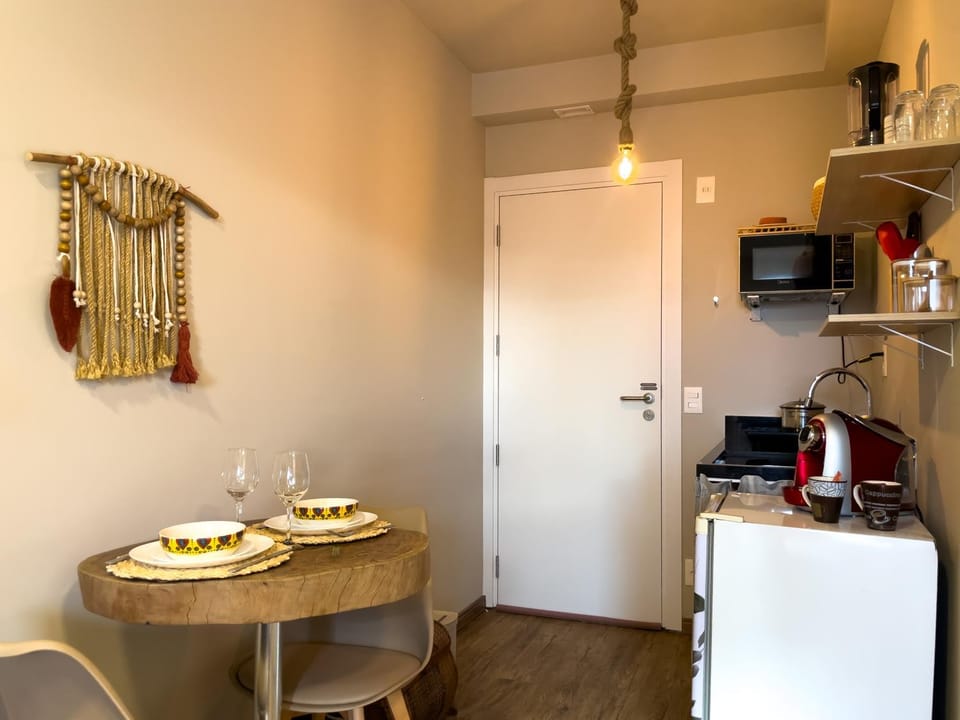 Coffee/tea facilities, Kitchen or kitchenette, Dining area, minibar