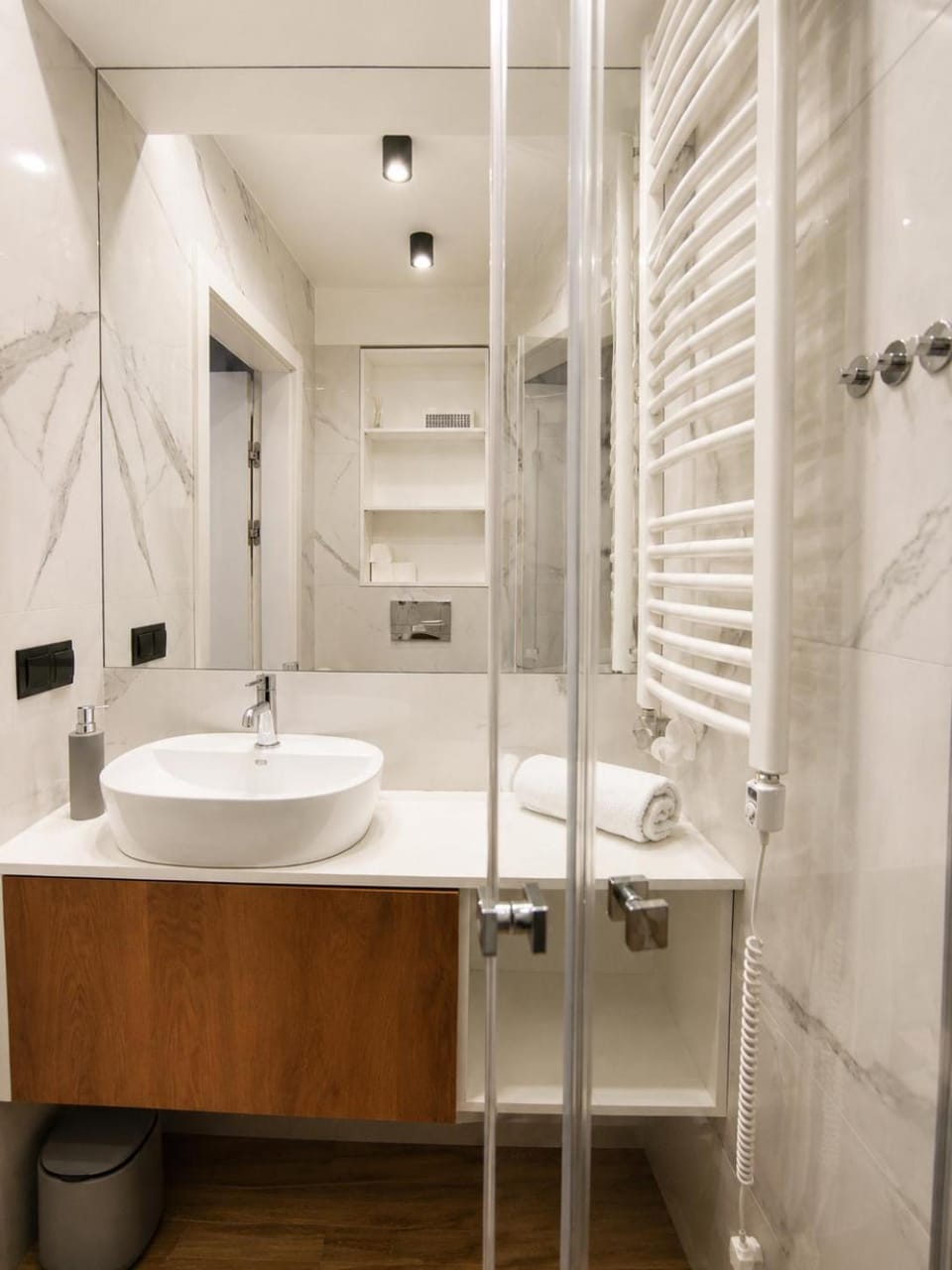 Shower, Toilet, Bathroom, towels